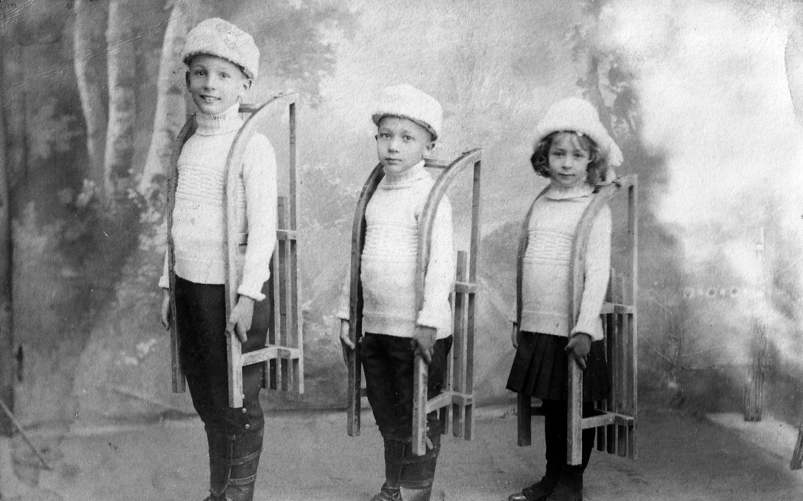 1917, Horváth Lajos, szánkó, műterem, gyerekek, nagyság szerint, kucsma, Fortepan #58201