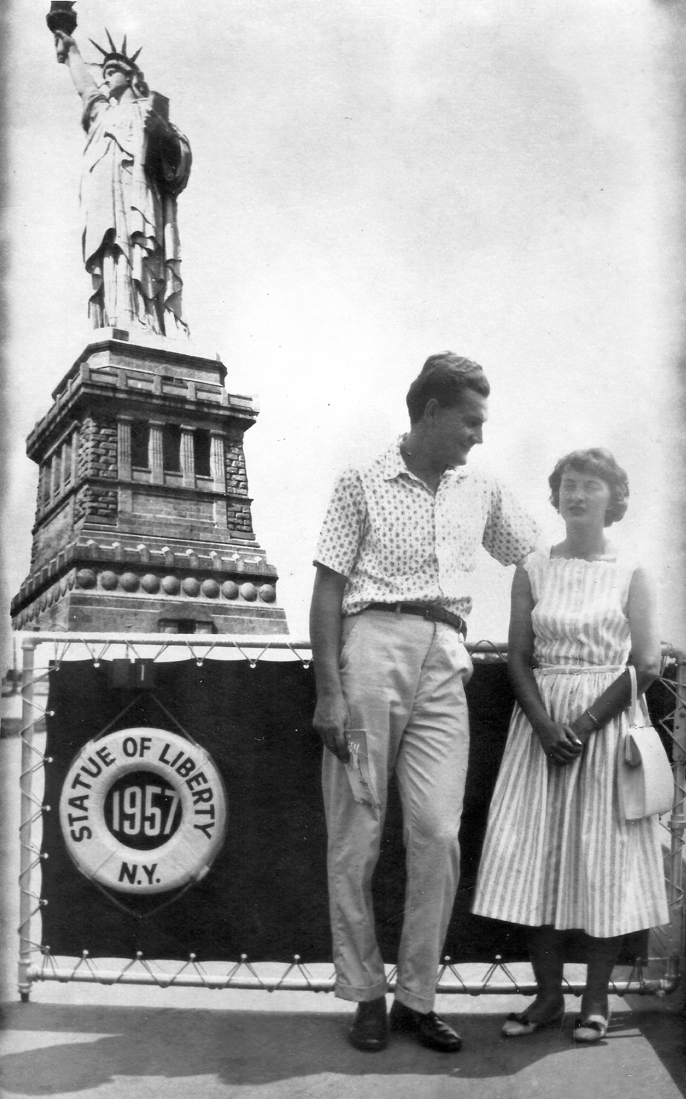 USA, New York, Szabadság sziget, Szabadság szobor., 1957, Horváth Lajos, freedom, sculpture, lifebelt, island, symbol, Neoclassical architecture, Frédéric Auguste Bartholdi-design, emigration, Fortepan #58206