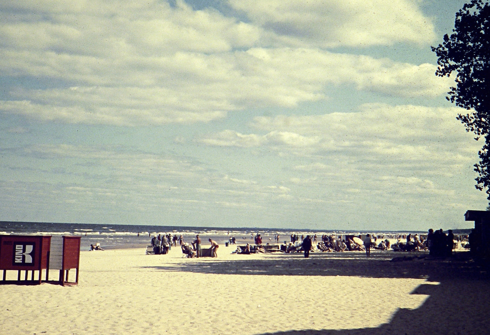 Latvijas Republika, Jūrmala, Strand., 1968, Nagy Zoltán, colorful, bathing, sunbathe, sea shore, Fortepan #58329