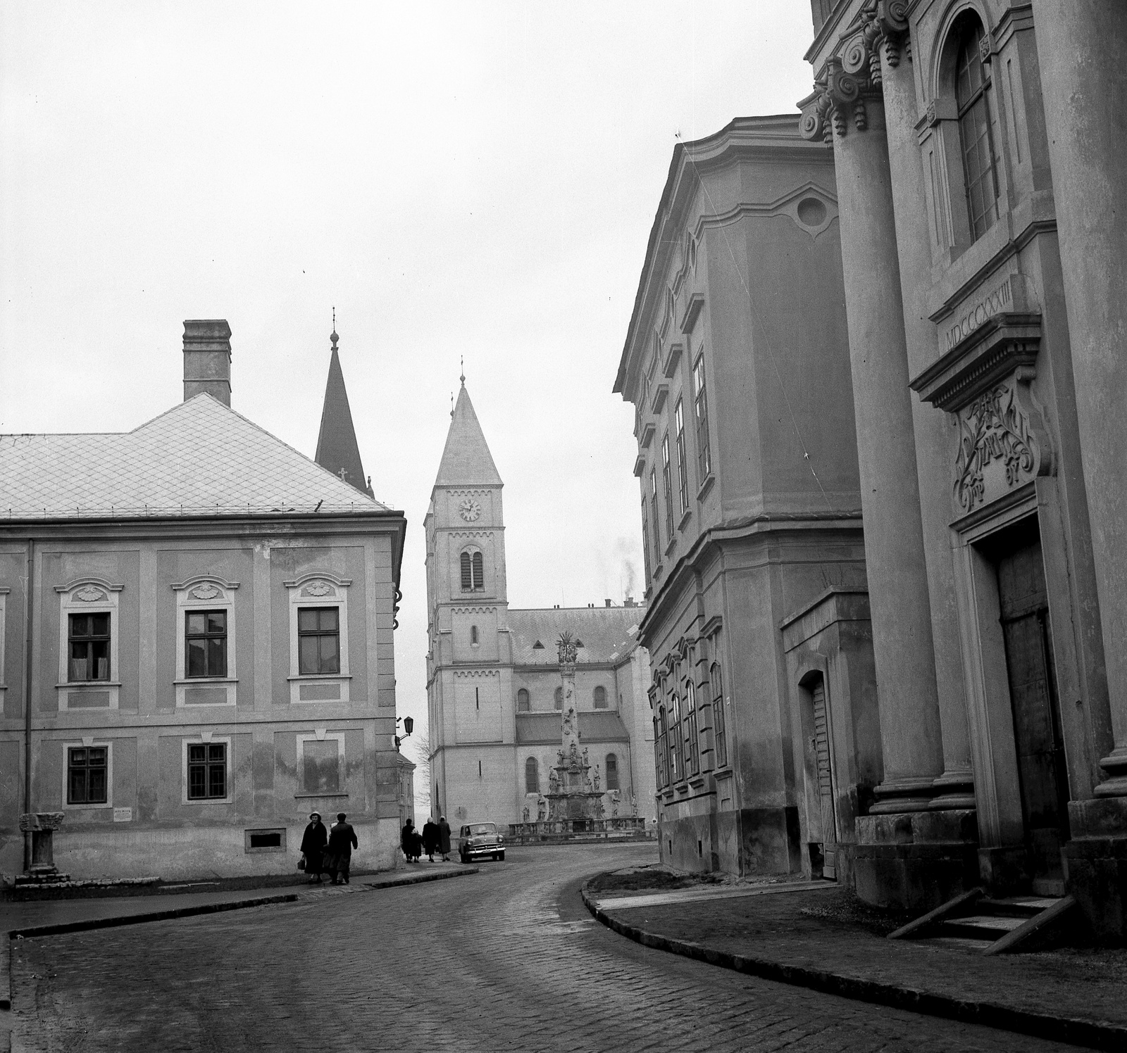 Hungary, Veszprém, Vár (Tolbuhin) utca a Piarista templomtól a Szentháromság tér felé nézve., 1960, Nagy Gyula, Fortepan #58386