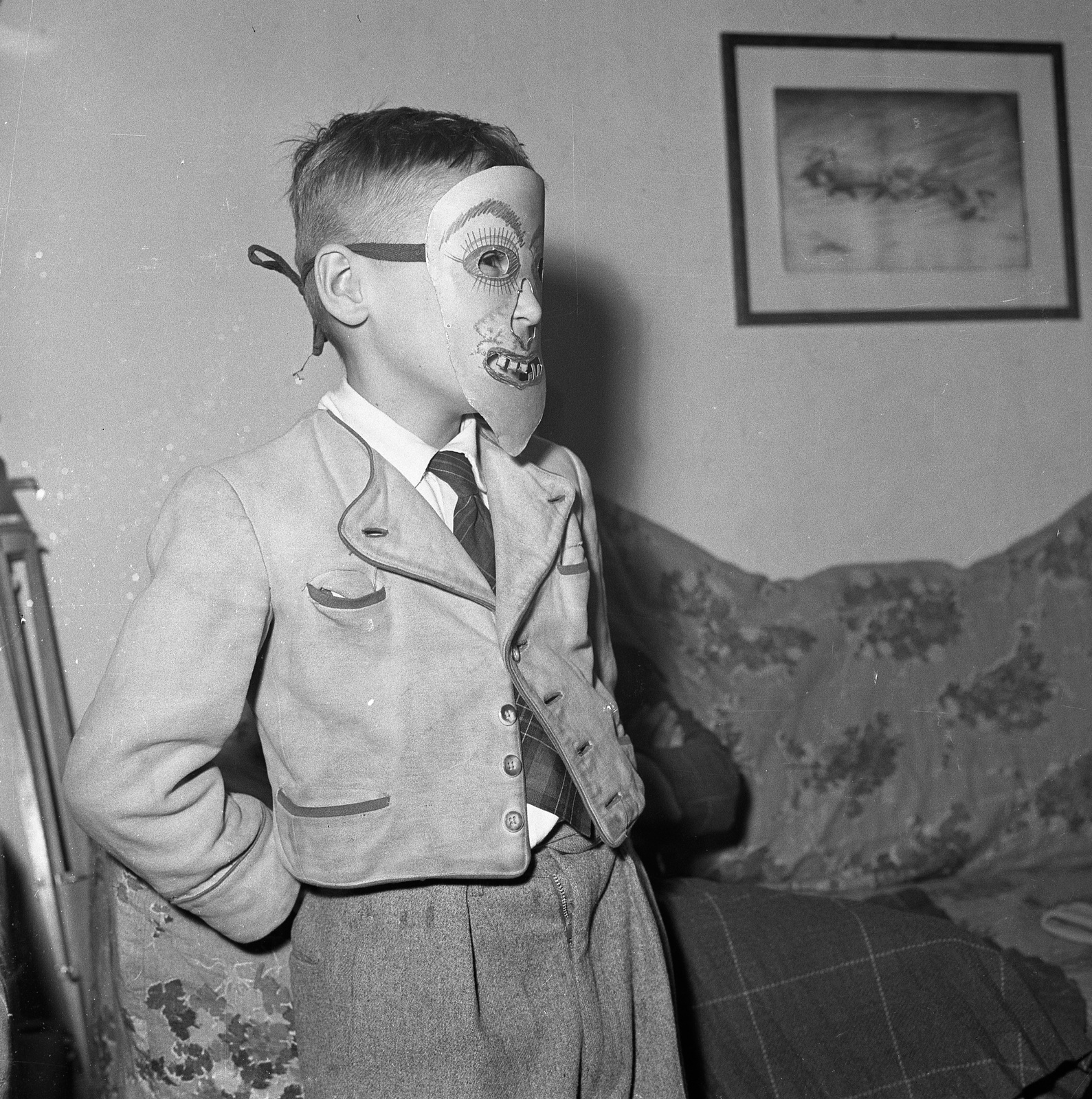 1960, Nagy Gyula, costume, interior, boy, mask, Fortepan #58391