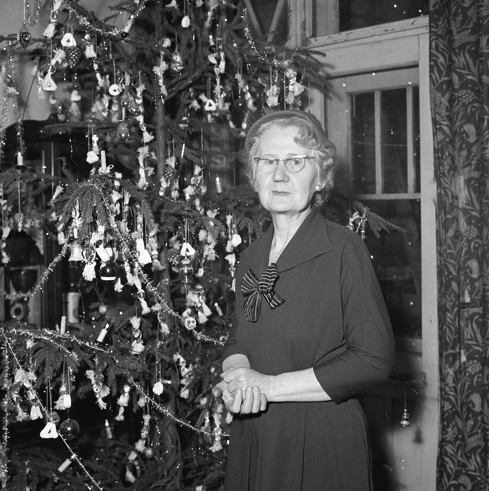 1960, Nagy Gyula, portrait, Christmas, hat, christmas tree, Christmas candy, glasses, lady, earring, Fortepan #58392