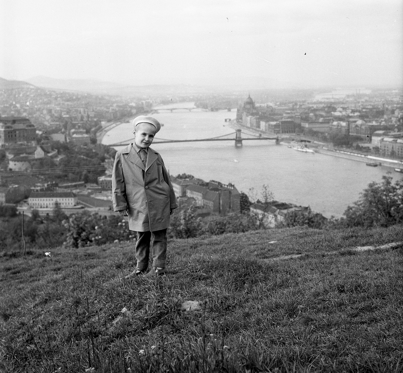 Hungary, Budapest I., látkép a Széchenyi Lánchíddal., 1960, Nagy Gyula, picture, Budapest, suspension bridge, William Tierney Clark-design, Fortepan #58402