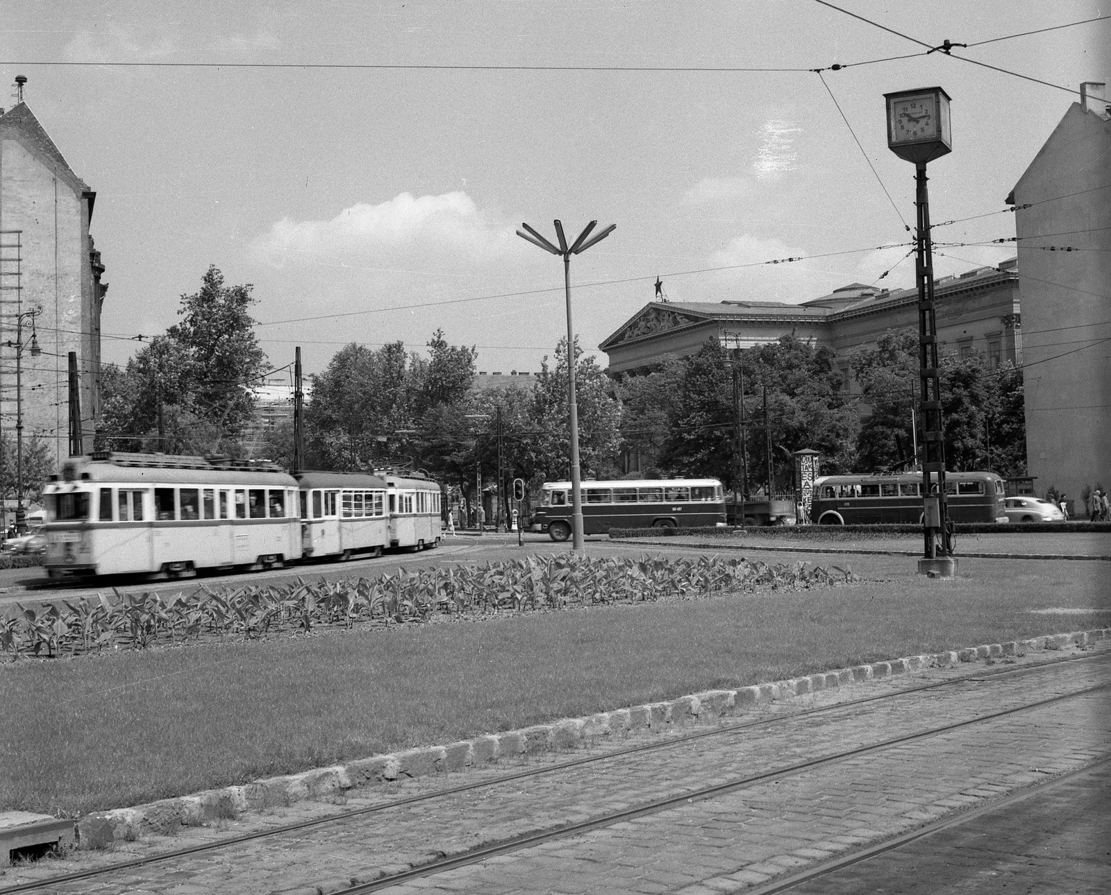 Hungary, Budapest VIII.,Budapest V.,Budapest IX., Kálvin tér, háttérben a Magyar Nemzeti Múzeum., 1961, Nagy Gyula, bus, Hungarian brand, watch, Ikarus-brand, tram, trolley bus, Ganz-brand, Budapest, Fortepan #58421