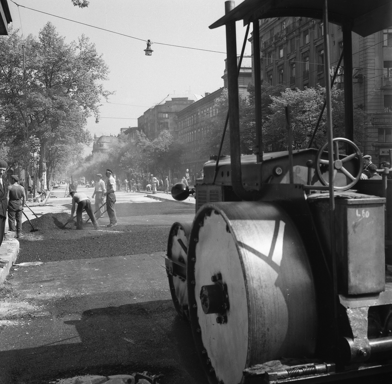 Hungary, Budapest VI., Bajcsy-Zsilinszky út a Révay utcától a Nyugati (Marx) tér felé nézve., 1961, Nagy Gyula, road construction, road roller, Budapest, Fortepan #58423