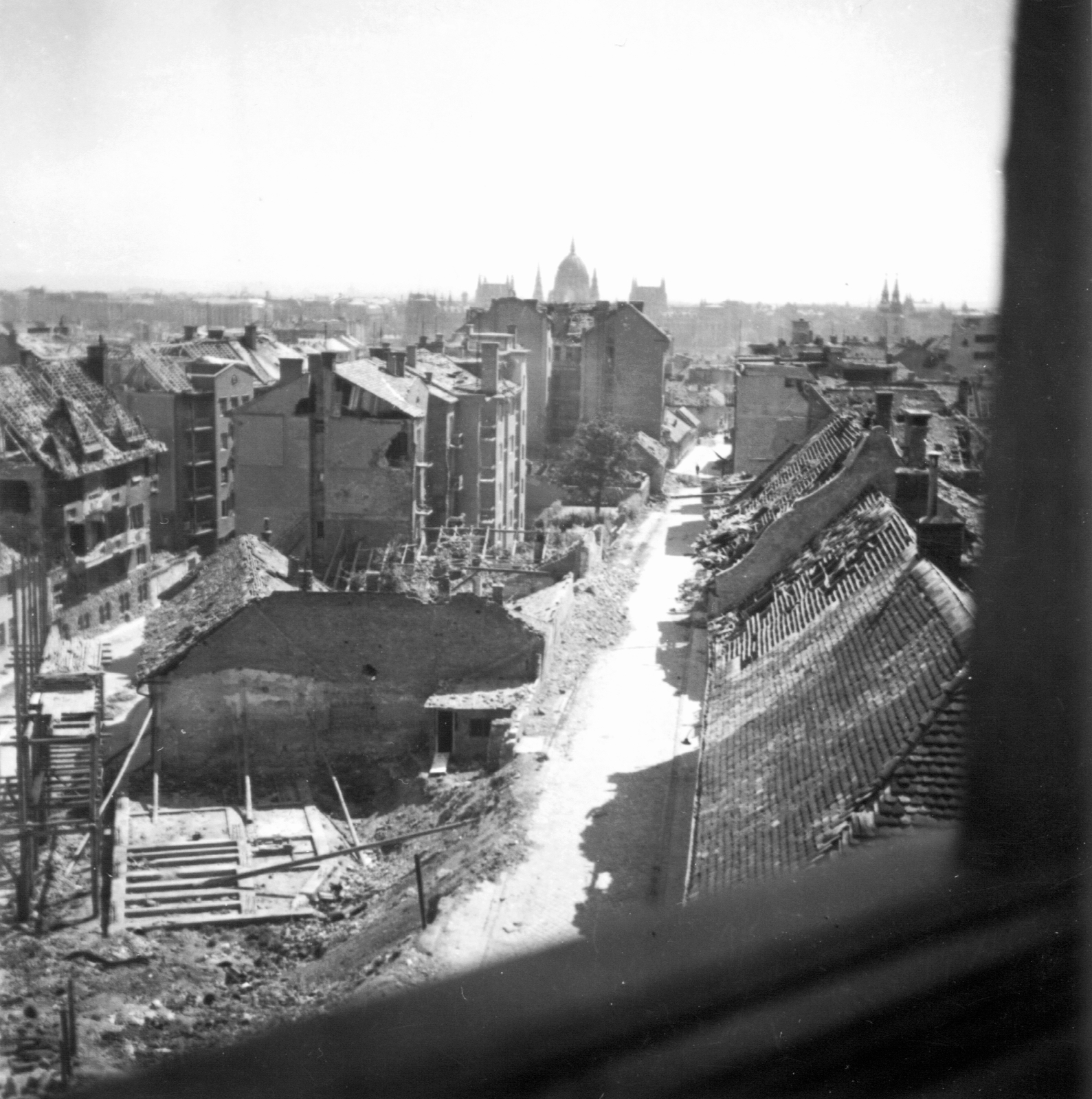 Hungary, Víziváros, Budapest I., Toldy Ferenc utca, balra a Batthyány utca., 1945, Fortepan, war damage, picture, ruins, damaged building, Budapest, Fortepan #5845