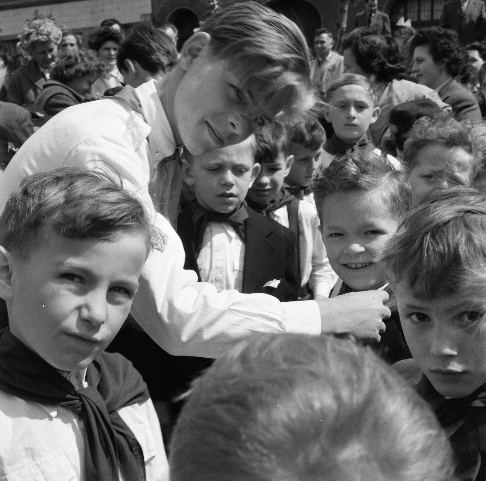 Magyarország, Veszprém, Óváros tér., 1962, Nagy Gyula, úttörő, úttörő nyakkendő, Fortepan #58453