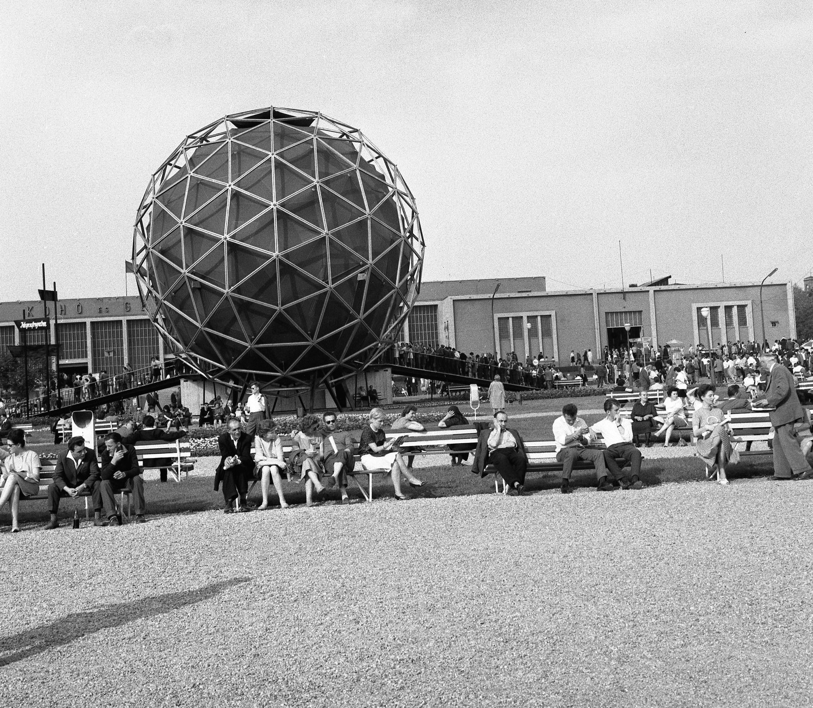 Magyarország, Városliget,Budapesti Nemzetközi Vásár, Budapest XIV., a belföldi idegenforgalom pavilonja. A Gömbkilátó szerkezete 1967. óta Balatonbogláron áll., 1963, Nagy Gyula, nemzetközi vásár, Budapest, geometria, Fortepan #58529