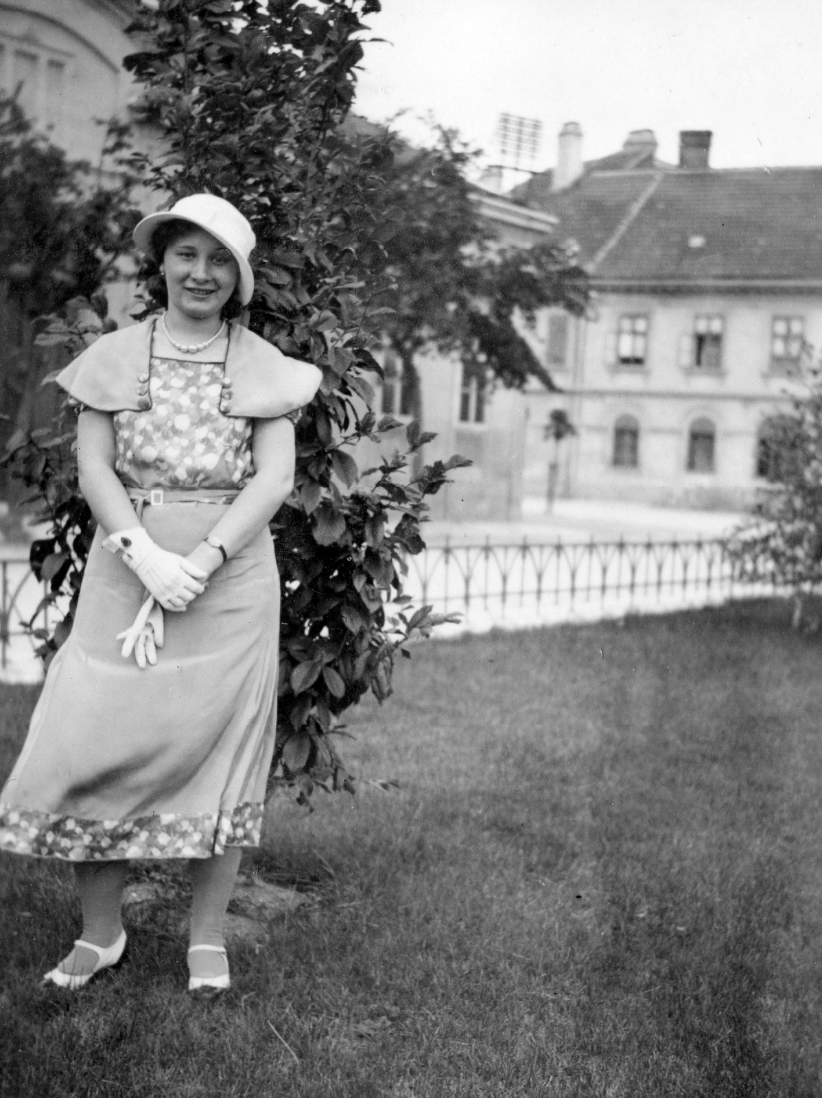 1933, Orosz Heléna, portrait, fashion, hat, wrist watch, gloves, lady, jewelry, summer dresses, belt, Fortepan #58582
