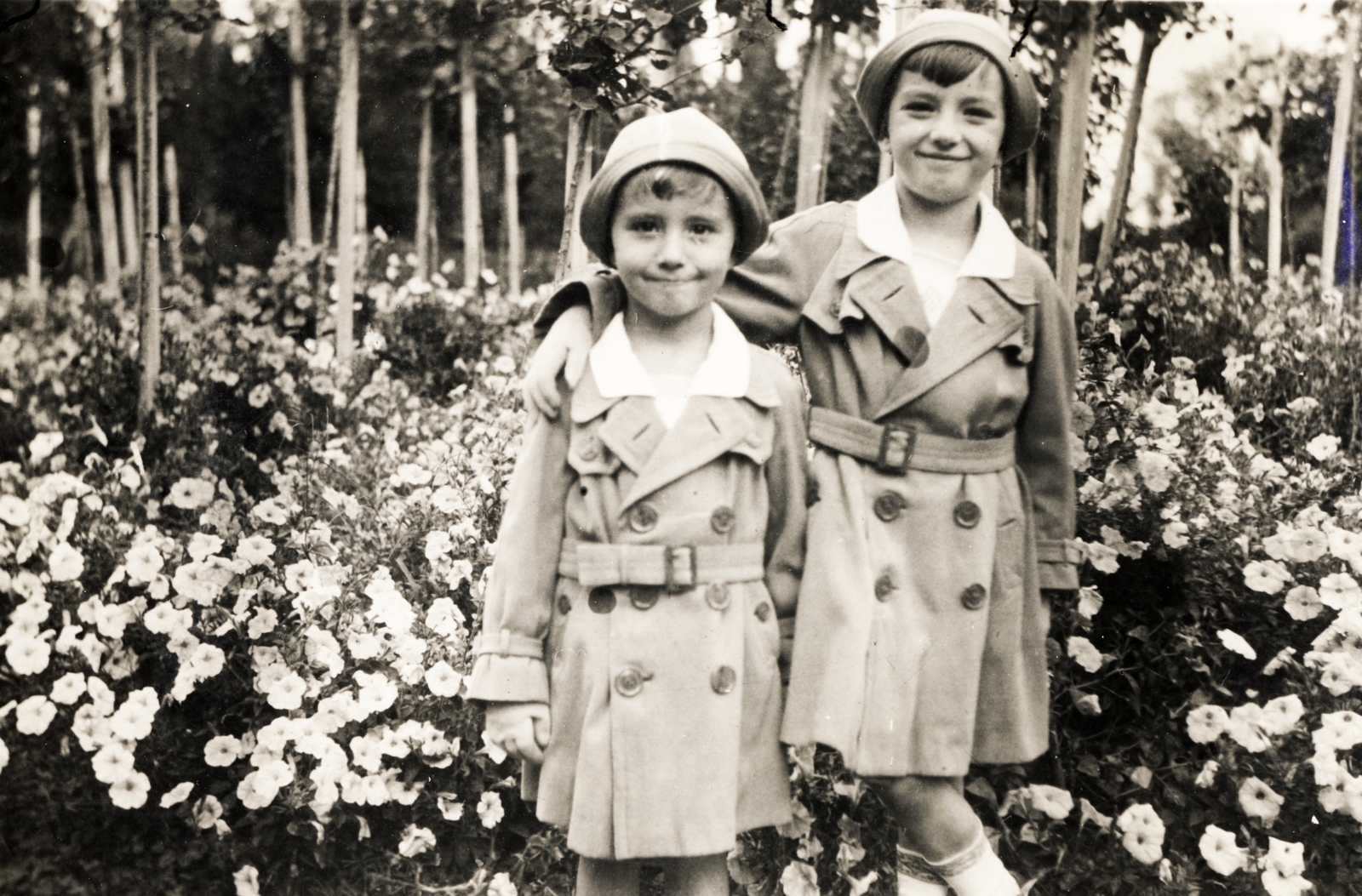 1937, Zsilinszky Sándor, double portrait, arms around shoulders, double-breasted coat, Fortepan #58710
