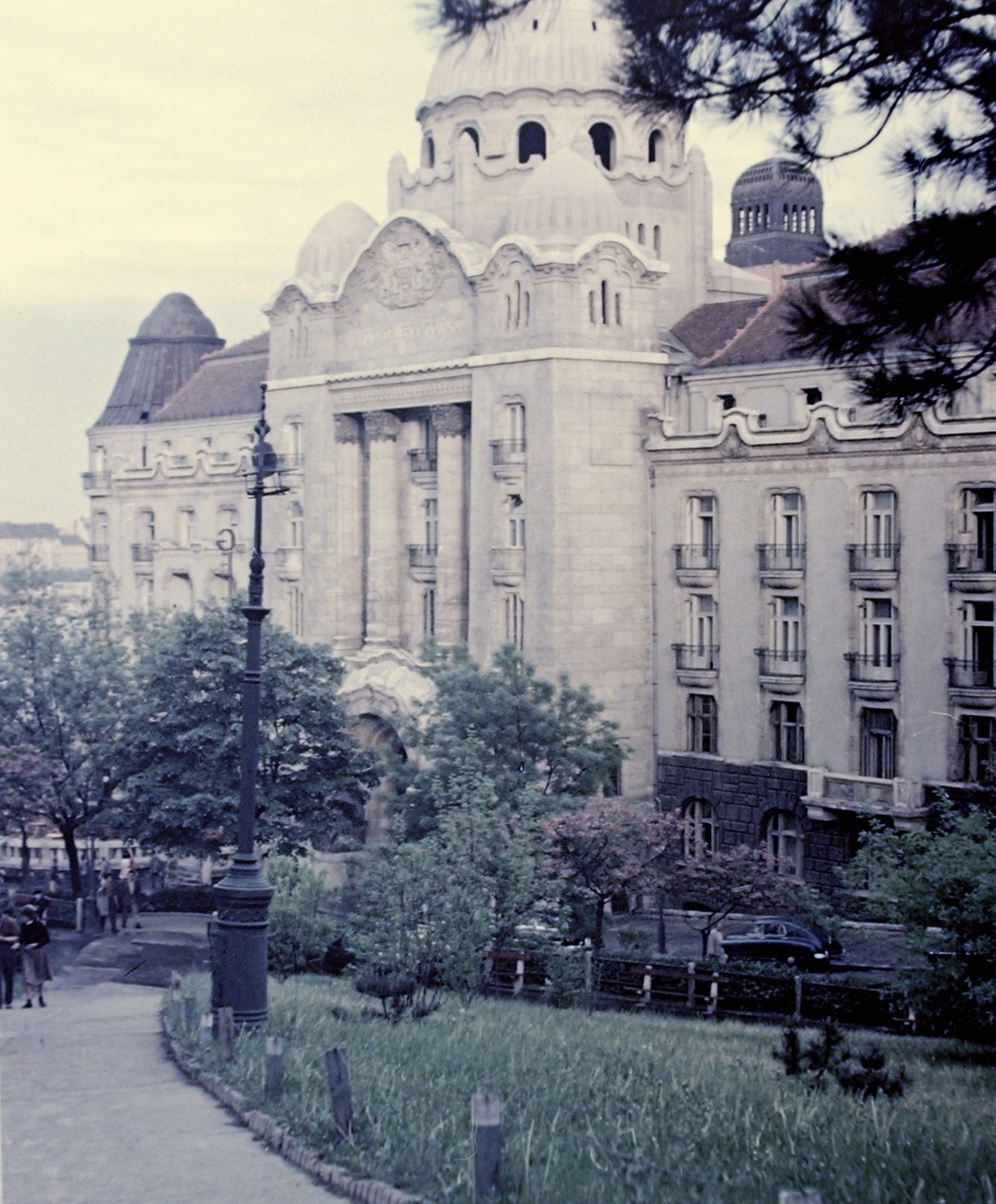 Hungary, Budapest XI., a Gellért Szálló Kelenhegyi úti oldala (fürdő bejárat)., 1961, Fortepan, colorful, lamp post, Budapest, Fortepan #5873