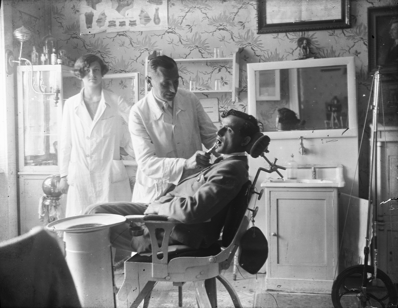 1930, Veszprém Megyei Levéltár/Nemere Péter, interior, dentist, Fortepan #58767