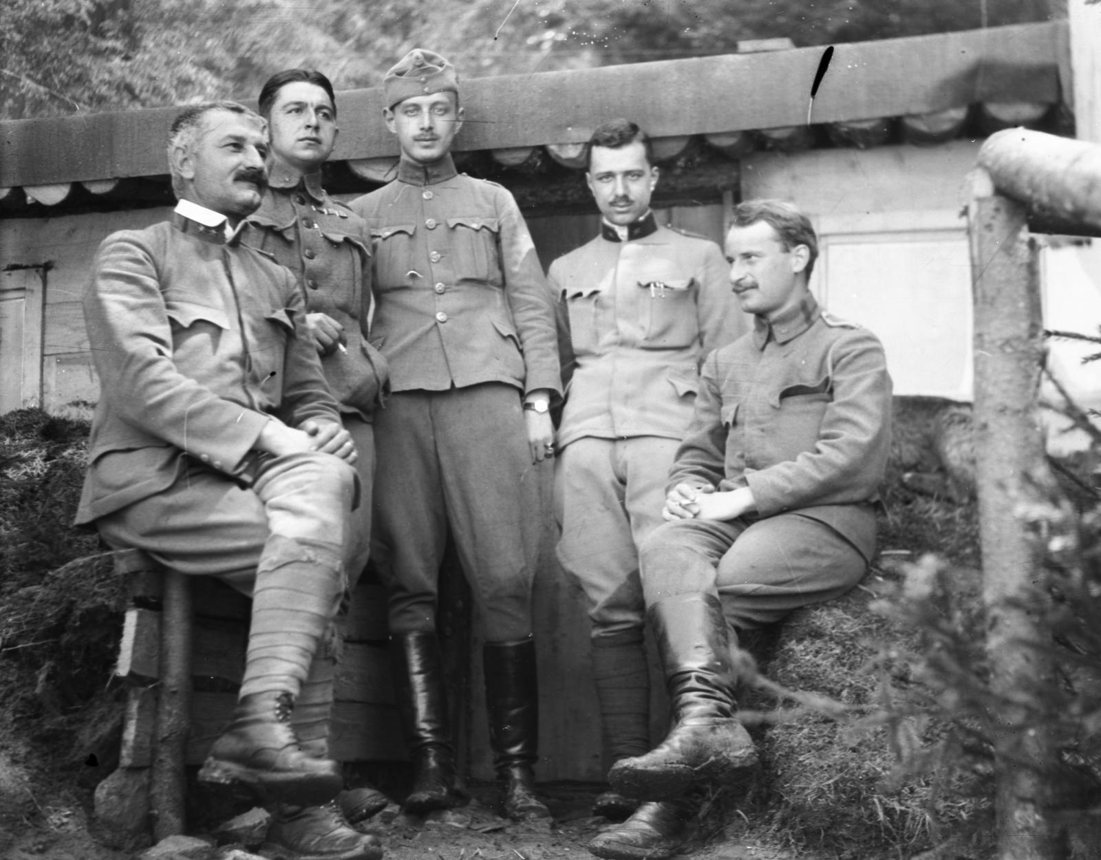 1917, Veszprém Megyei Levéltár/Nemere Péter, First World War, tableau, soldier, leg over leg, Fortepan #58777