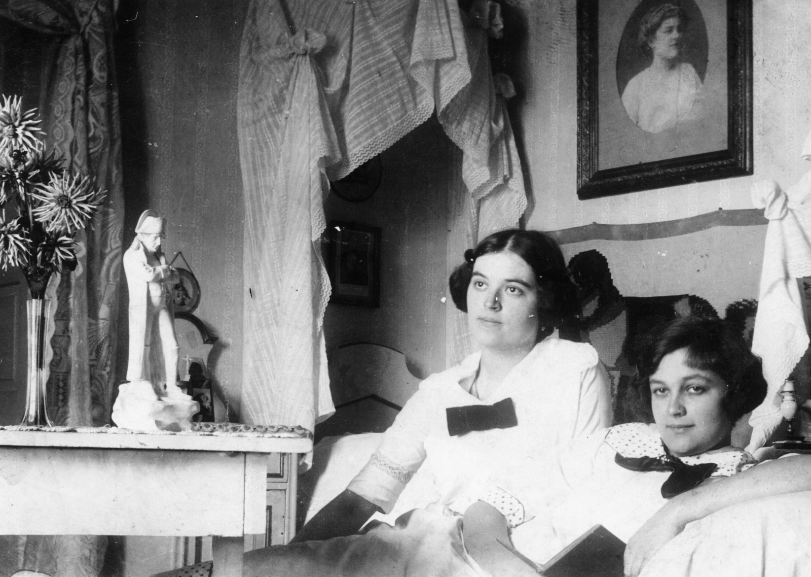 1919, Veszprém Megyei Levéltár/Nemere Péter, double portrait, Napoleon portrayal, daydreaming, hand-in-waistcoat, Fortepan #58794