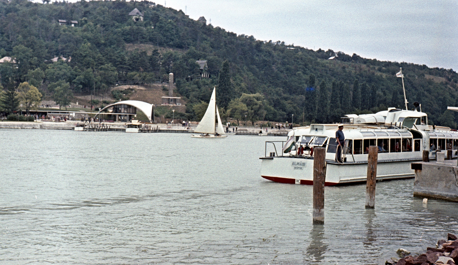 Magyarország,Balaton, Tihany, Almádi vízibusz a kikötőben., 1963, Herbály István, hajó, vitorláshajó, kikötő, hajóállomás, vízibusz, Almádi hajó, Fortepan #58861