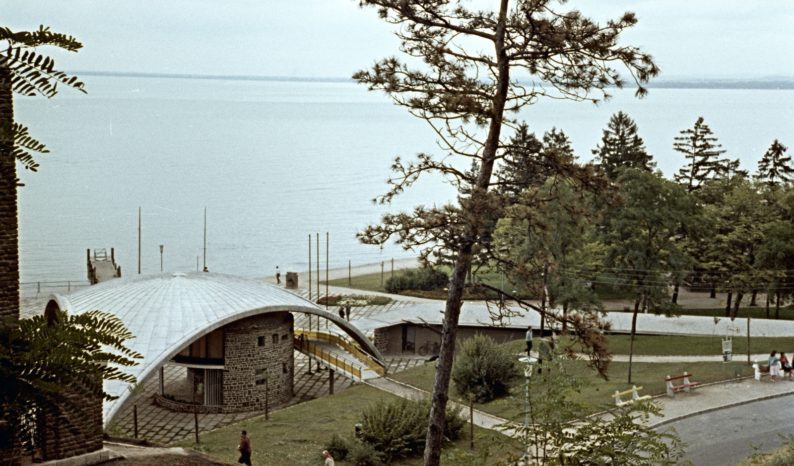 Magyarország,Balaton, Tihany, hajóállomás, a Darányi Ignác emlékműtől nézve., 1963, Herbály István, színes, Fortepan #58863