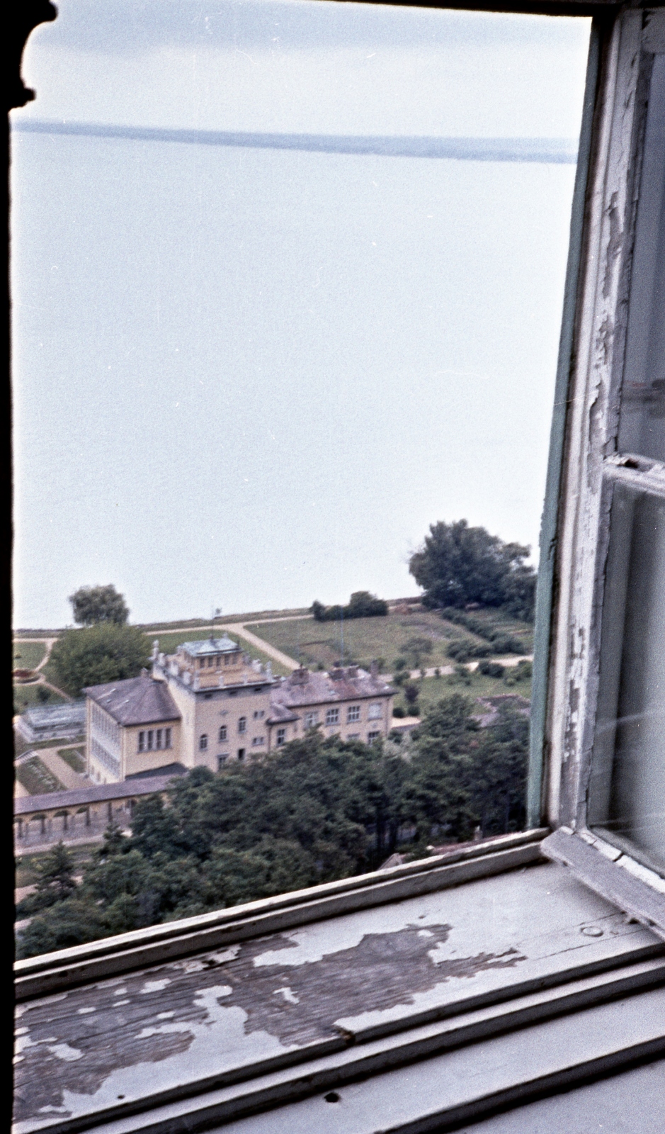 Hungary,Lake Balaton, Tihany, a Magyar Tudományos Akadémia Balatoni Limnológiai Intézete., 1963, Herbály István, window, colorful, Fortepan #58865