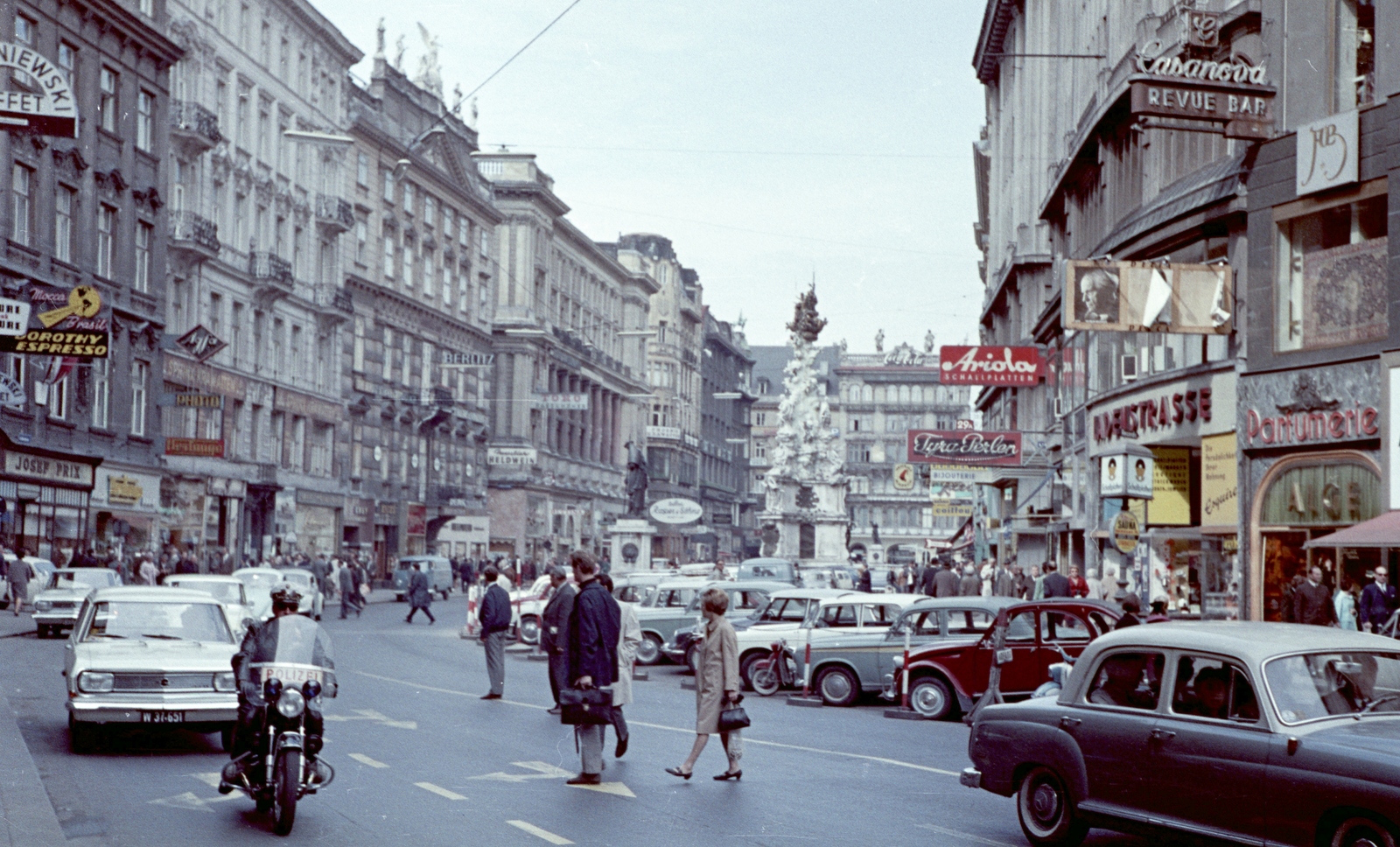 Austria, Vienna, Graben, szemben a Pestisoszlop., 1966, Herbály István, colorful, Baroque-style, Holy Trinity Statue, Fortepan #58901