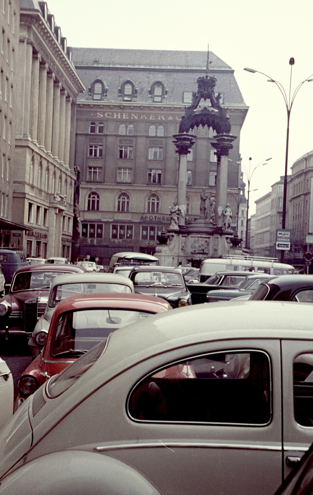 Austria, Vienna, Hoher Markt, Vermählungsbrunnen., 1966, Herbály István, colorful, Volkswagen-brand, Baroque-style, Volkswagen Beetle, Fountain, sculptural group, Johann Bernhard Fischer von Erlach-design, Joseph Emanuel Fischer von Erlach-design, Antonio Corradini-design, Johann Baptist Divall-design, Lorenzo Mattielli-design, Fortepan #58904