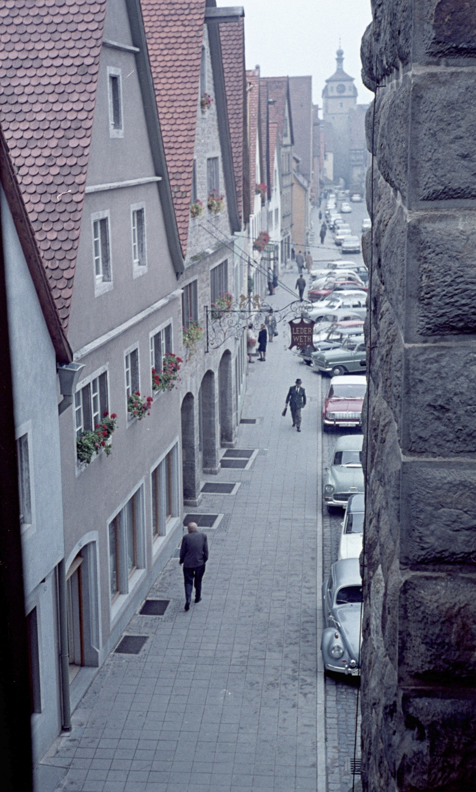 Germany, Rothenburg ob der Tauber, a Galgengasse a Galgentor-ból nézve., 1966, Herbály István, colorful, Fortepan #58915