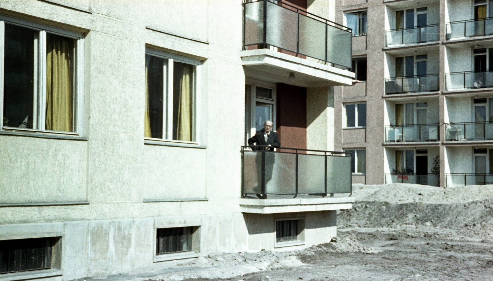 Hungary, Budapest IX., József Attila lakótelep, Epreserdő utca 24., 1967, Herbály István, colorful, blocks, balcony, old person, Budapest, Fortepan #58957