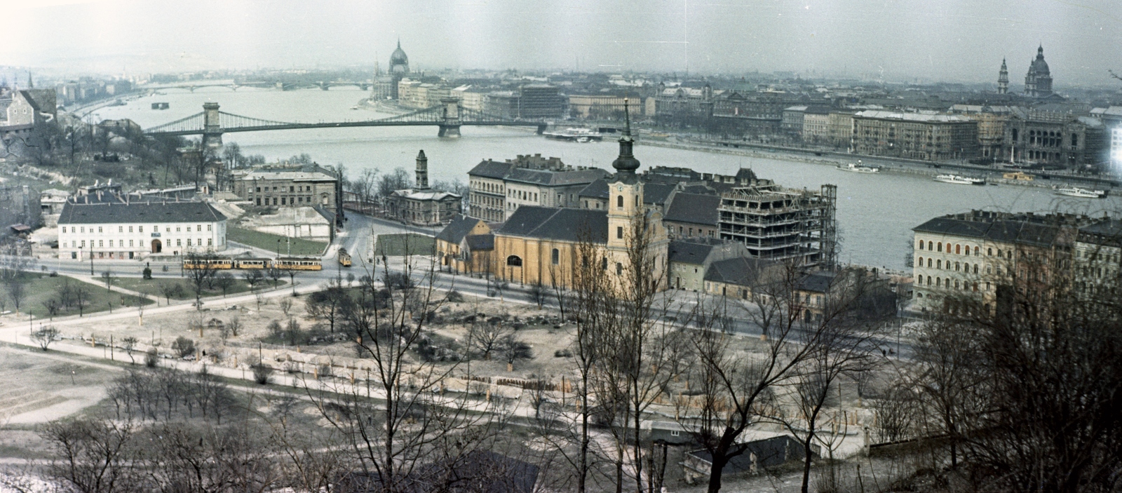 Hungary, Budapest I., kilátás a Gellérthegyről a Döbrentei tér és a Széchenyi Lánchíd felé., 1962, Herbály István, tram, Danube, Budapest, suspension bridge, William Tierney Clark-design, Fortepan #58978