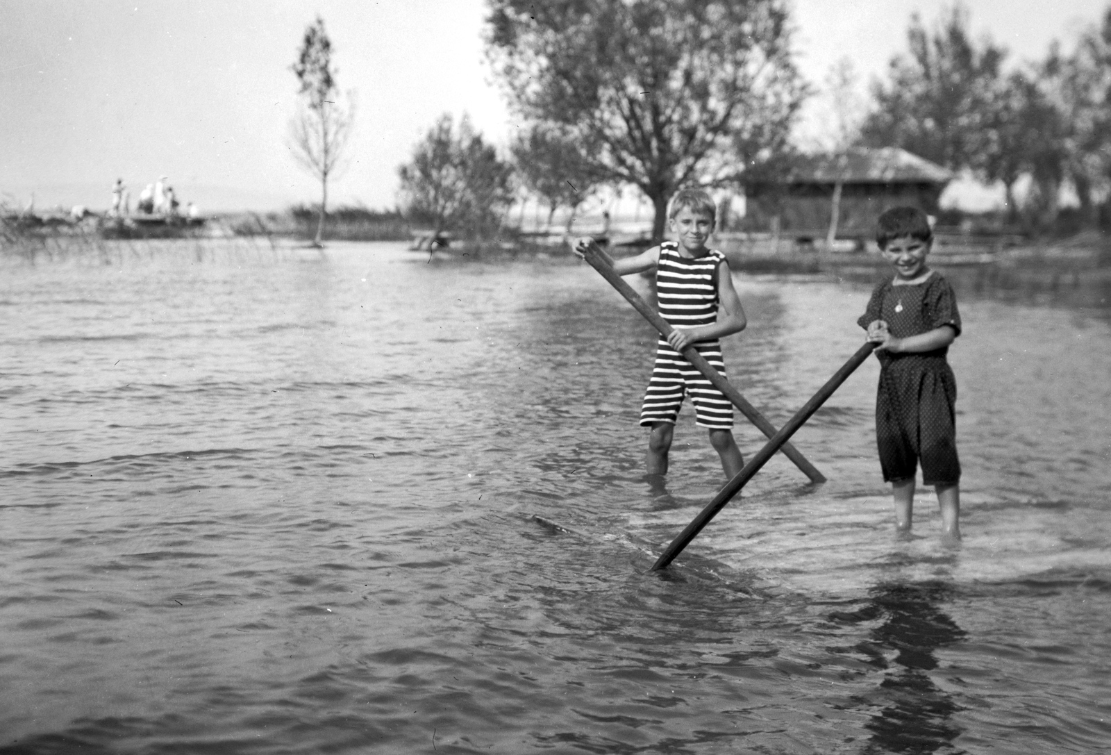 1917, Hentaller Eszter, Urai Dezső, kids, raft, Fortepan #59012