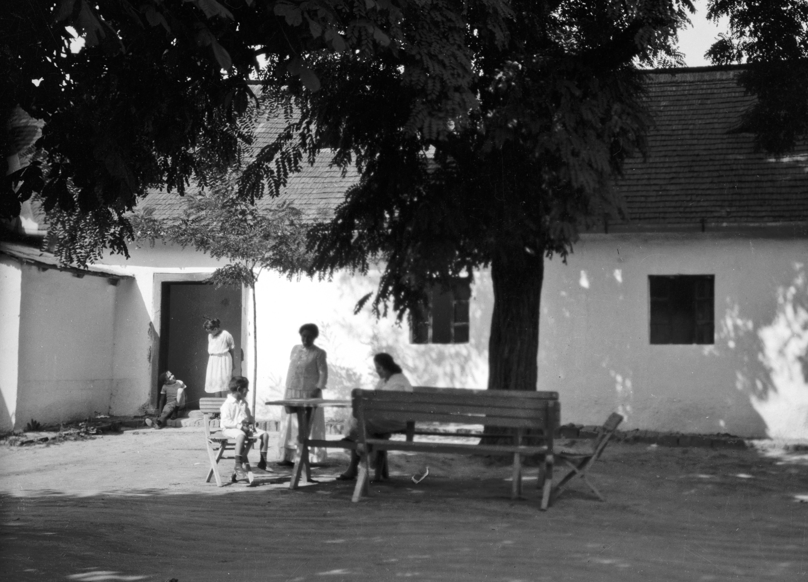 1917, Hentaller Eszter, Urai Dezső, yard, genre painting, garden furniture, Fortepan #59025