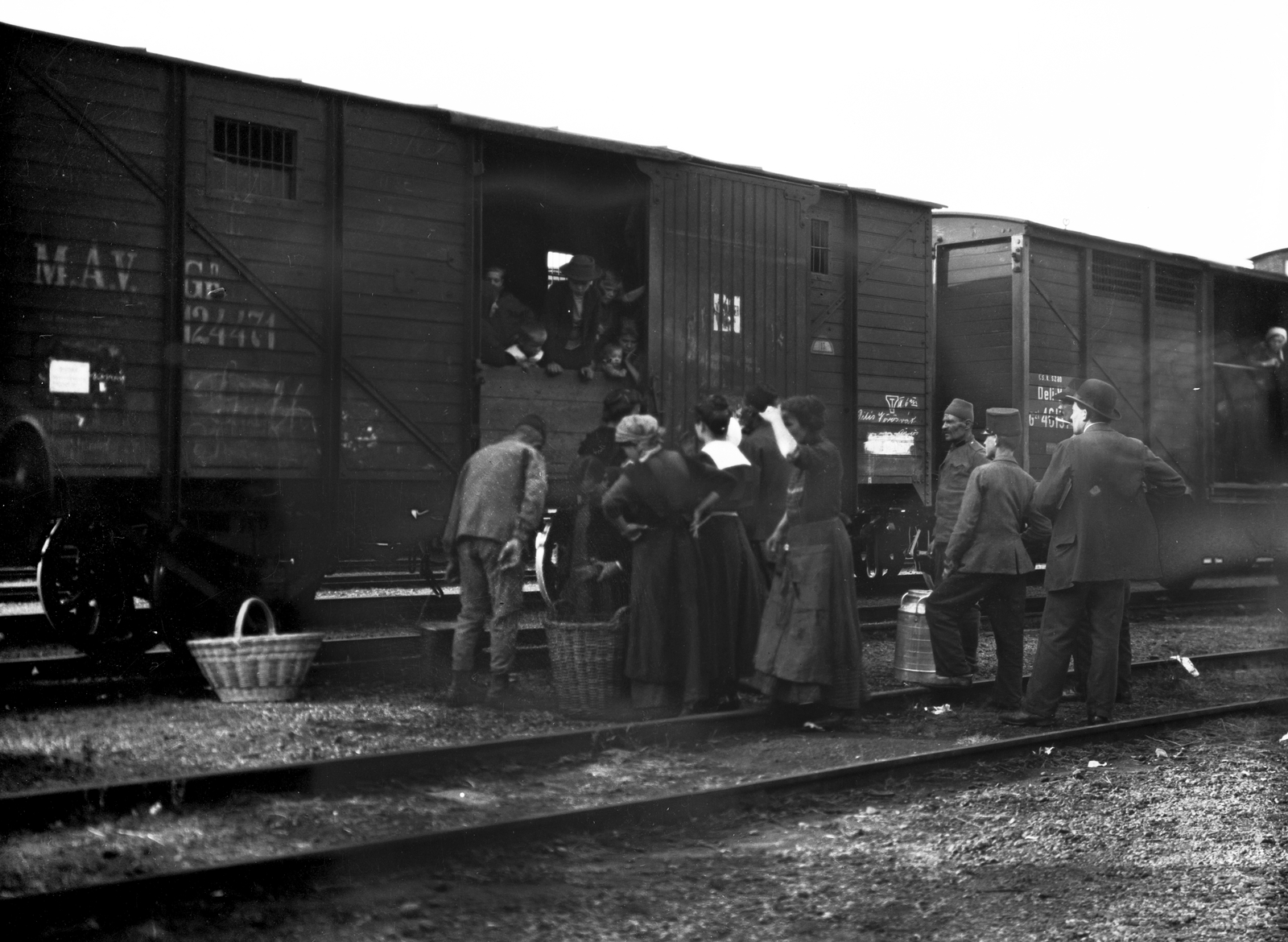 1915, Németh Tamás, Urai Dezső, első világháború, vagon, vesszőkosár, Fortepan #59116