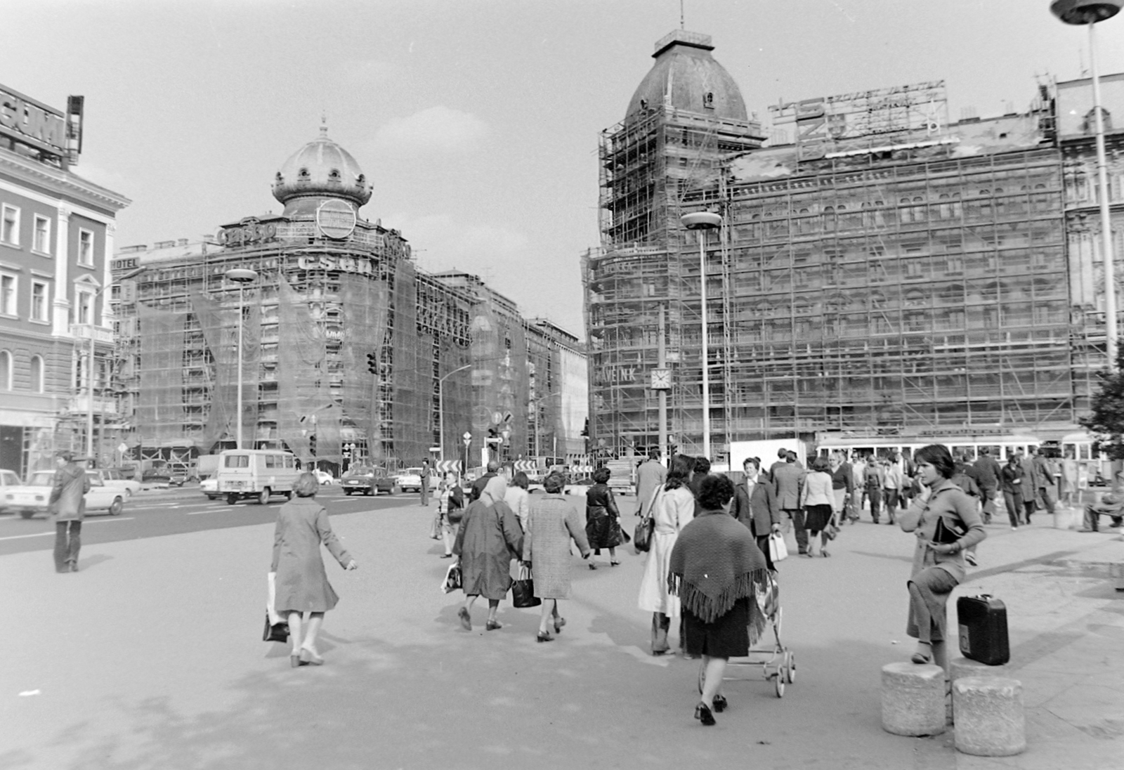 Magyarország, Budapest VIII., Blaha Lujza tér., 1980, Fortepan, forgalom, utcakép, állvány, Budapest, UFO-lámpa, Fortepan #5914