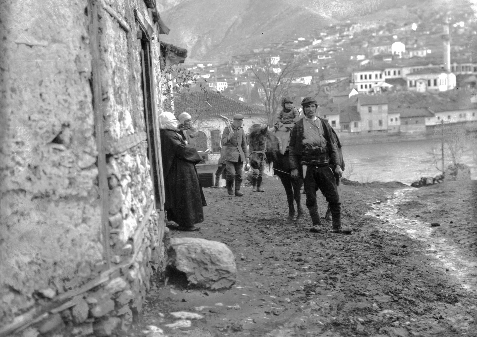 Veles, háttérben a Vardar folyó., 1915, Németh Tamás, Urai Dezső, burqa, Fortepan #59165