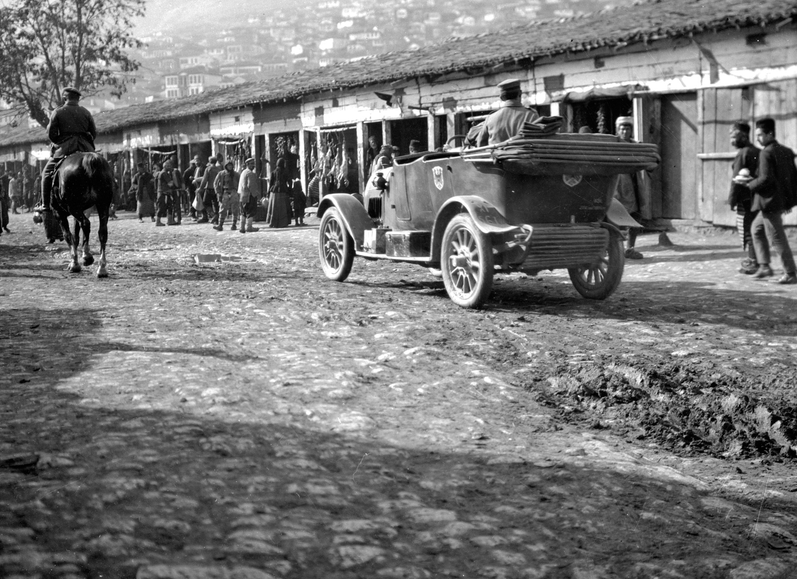 Veles, piac., 1915, Németh Tamás, Urai Dezső, First World War, horse, market, soldier, mud, automobile, symbol, Fortepan #59178