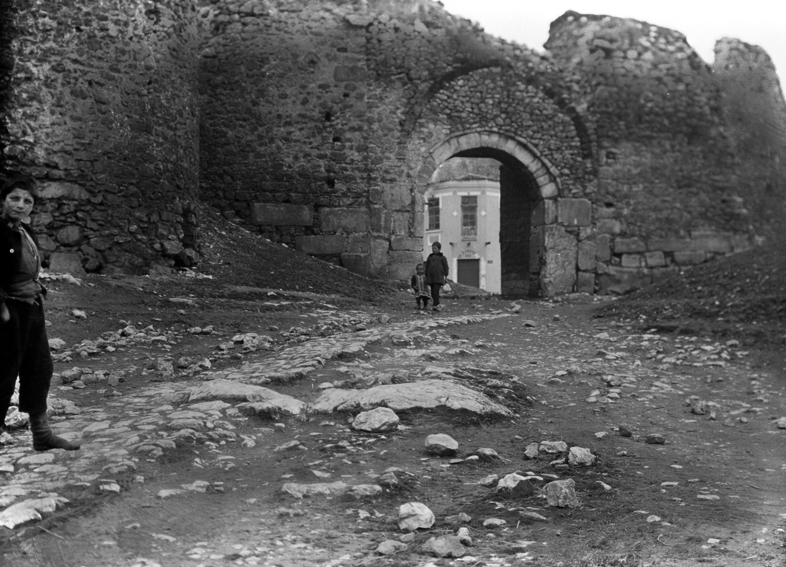 Ohrid, Felső kapu., 1915, Németh Tamás, Urai Dezső, castle wall, castle ruins, Fortepan #59201