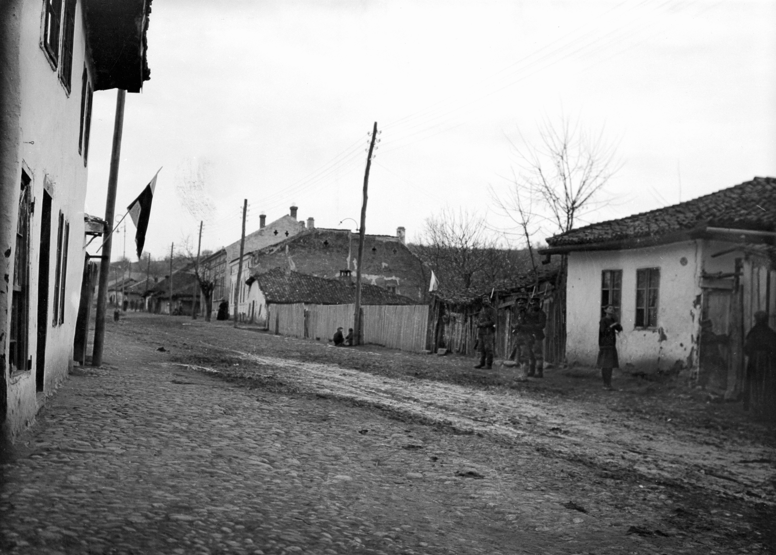 1915, Németh Tamás, Urai Dezső, First World War, flag, men, street view, kids, soldier, mud, gun, bayonet, Fortepan #59205