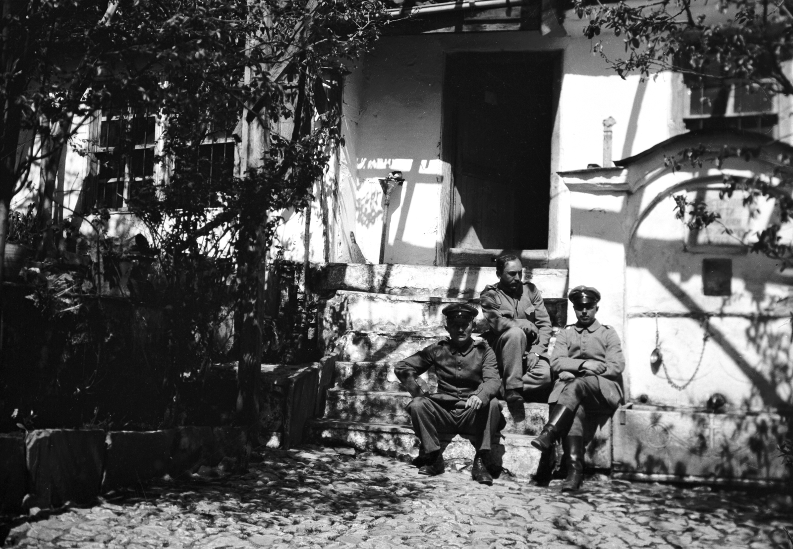 1915, Németh Tamás, Urai Dezső, First World War, sitting on stairs, Fortepan #59240