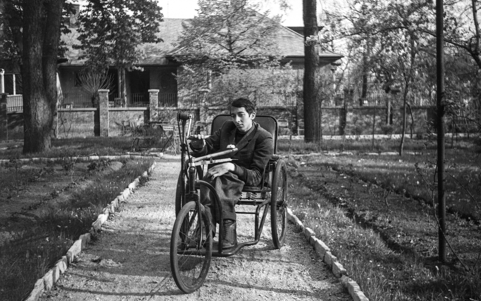 Hungary, Budapest XIV., Hermina (Május 1.) út 45. Állami Szociális Otthon (később Mozgássérült Emberek Rehabilitációs Központja)., 1967, Braun Antal, invalid car, Budapest, Fortepan #59444
