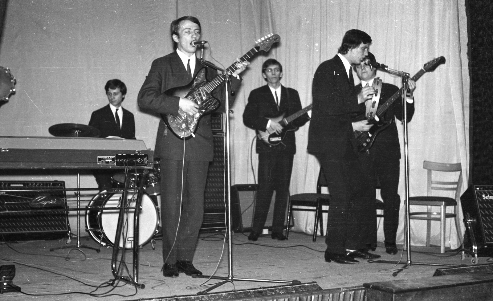 Hungary, a Metró együttes koncertje. Veszelinov András dobos, Sztevanovity Zorán, Sztevanovity Dusán, Rédey Gábor, Schöck Ottó., 1968, Braun Antal, beat era, guitar, synthesizer, Fortepan #59453
