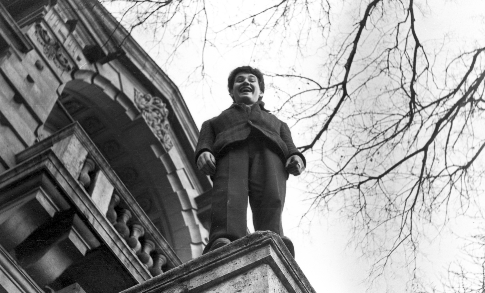 Hungary, Budapest XIV., Hermina (Május 1.) út 45. Állami Szociális Otthon (később Mozgássérült Emberek Rehabilitációs Központja)., 1966, Braun Antal, Budapest, bottom view, smile, man, Fortepan #59485