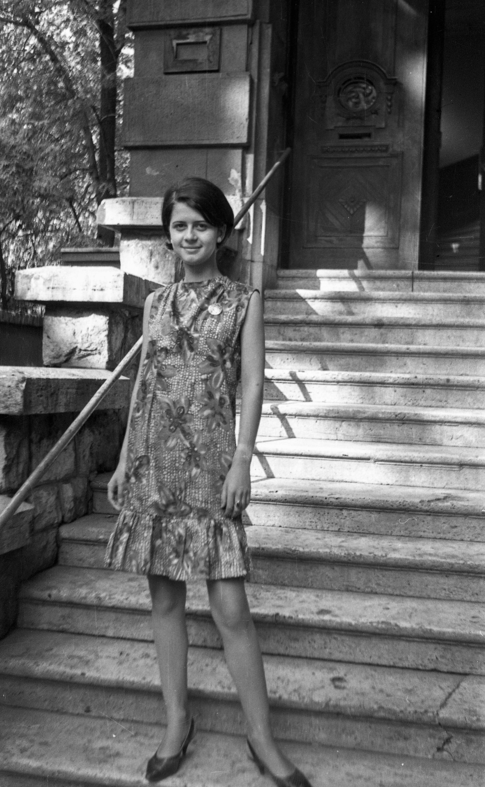 Hungary, Budapest XIV., Hermina (Május 1.) út 45. Állami Szociális Otthon (később Mozgássérült Emberek Rehabilitációs Központja)., 1966, Braun Antal, lady, Budapest, summer dresses, mini dress, Fortepan #59499