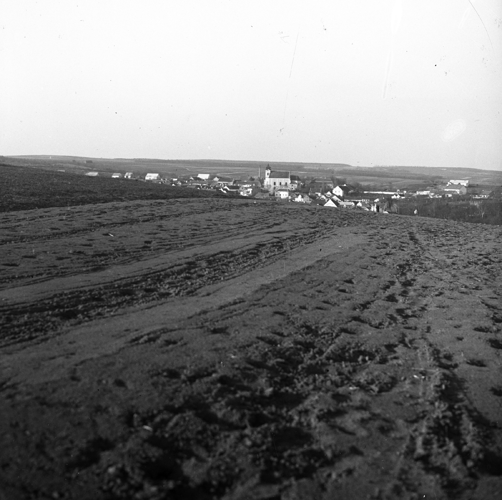 Csehország, Miroslav, a város látképe, középen a Szent Péter és Pál-templom (Kostel svatého Petra a Pavla)., 1916, Varga János, templom, látkép, Fortepan #59531