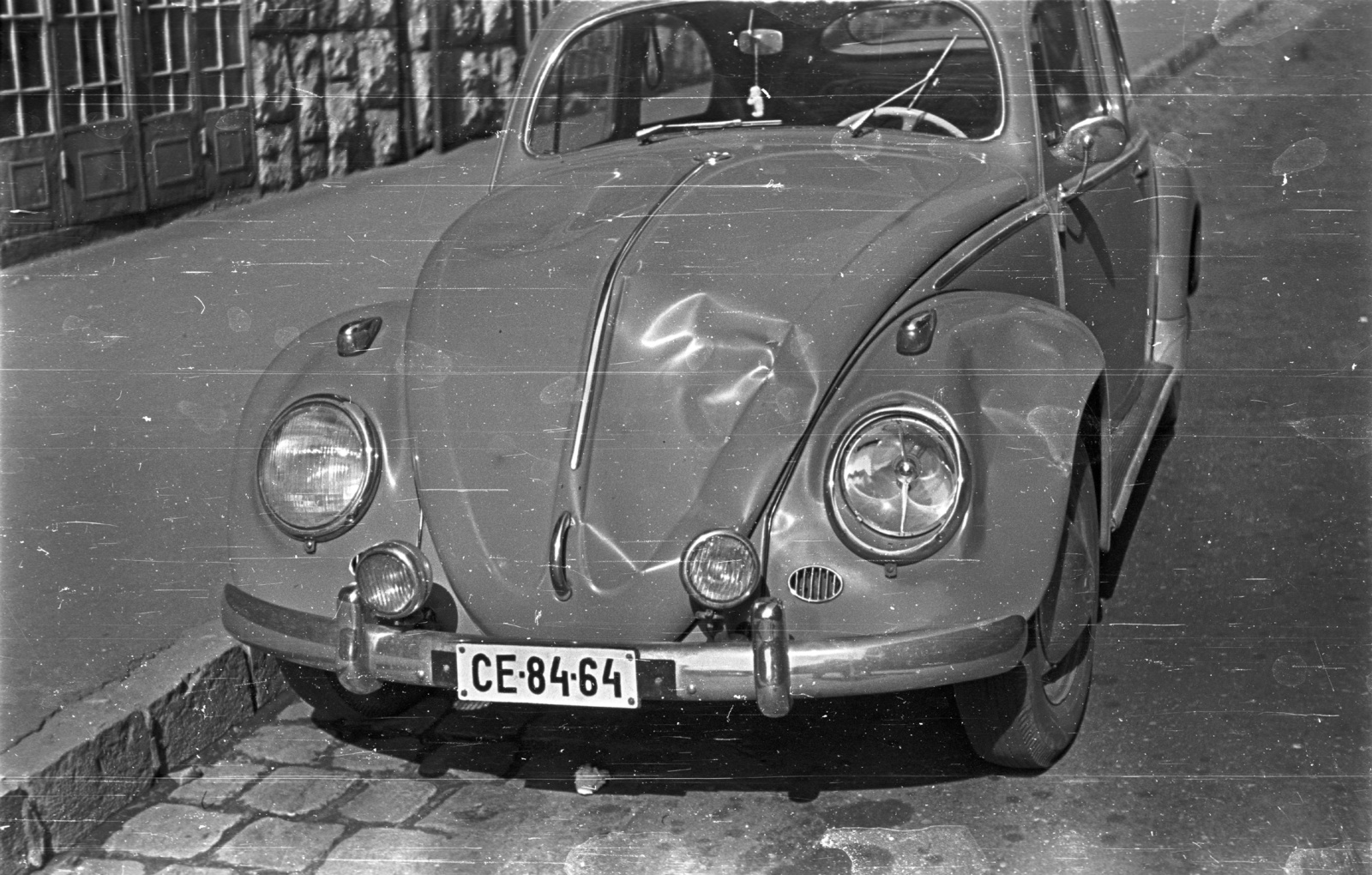 Hungary, Budapest XI., Fadrusz utca a Bocskai út és az Eszék utca között., 1968, Tóth Lajos, Gerrman brand, accident, Volkswagen-brand, automobile, number plate, Volkswagen Beetle, Budapest, Fortepan #59751