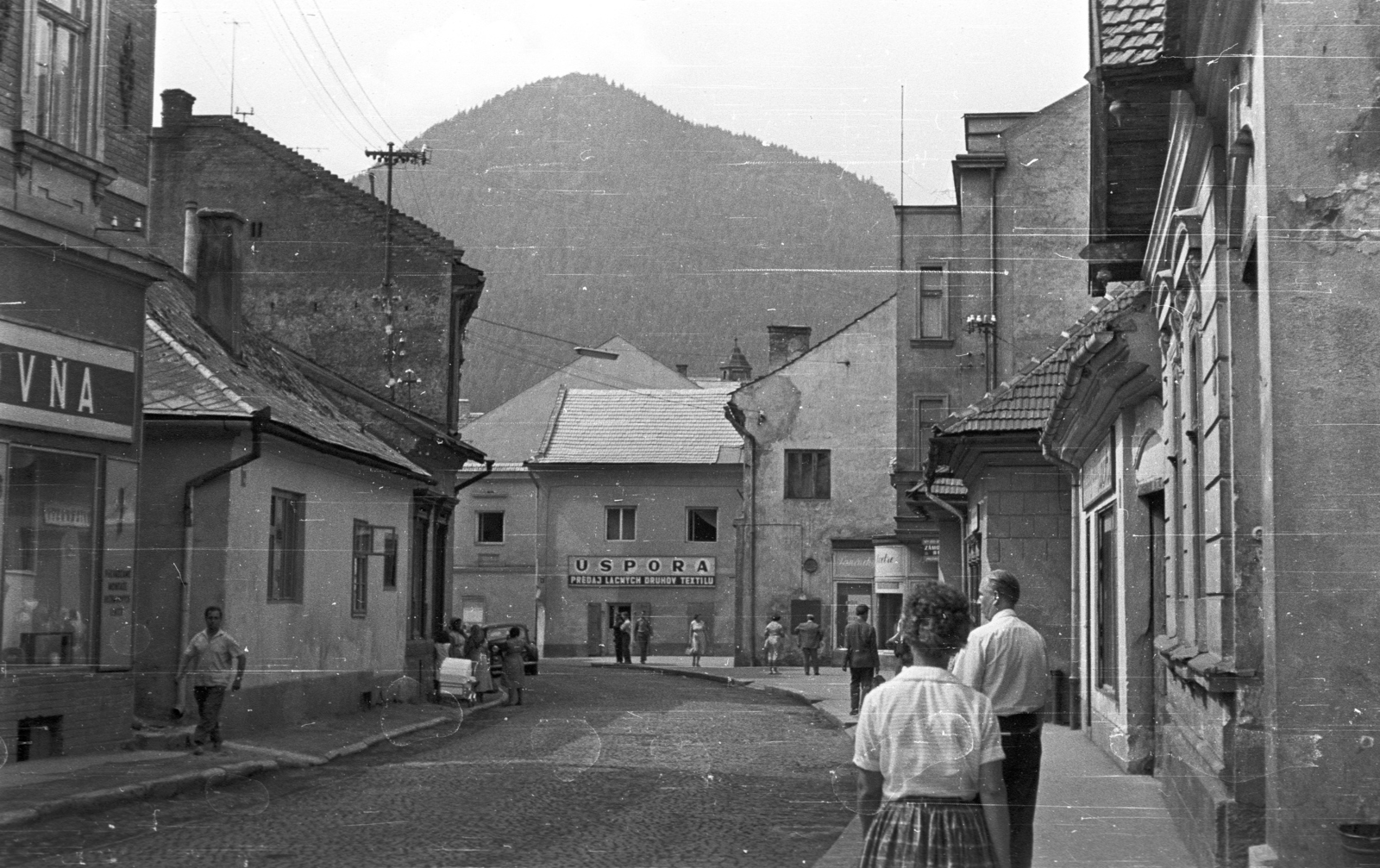 Slovakia, Ružomberok, Király utca (ulica Podhora)., 1964, Tóth Lajos, Czechoslovakia, street view, clothing store, Fortepan #59754