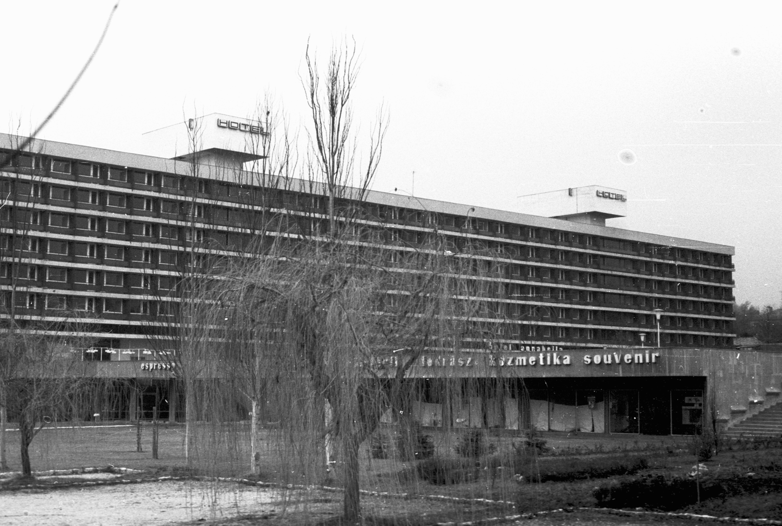 Hungary, Balatonfüred, Hotel Annabella a Tagore sétány felől., 1970, Tóth Lajos, hotel, espresso, cosmetics, souvenir, Fortepan #59774