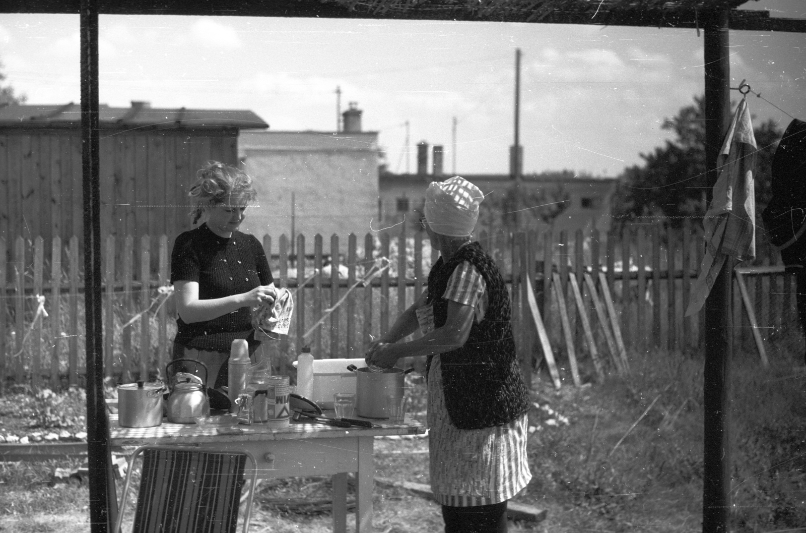 1965, Tóth Lajos, lath fence, camping furniture, dishwashing, Fortepan #59791
