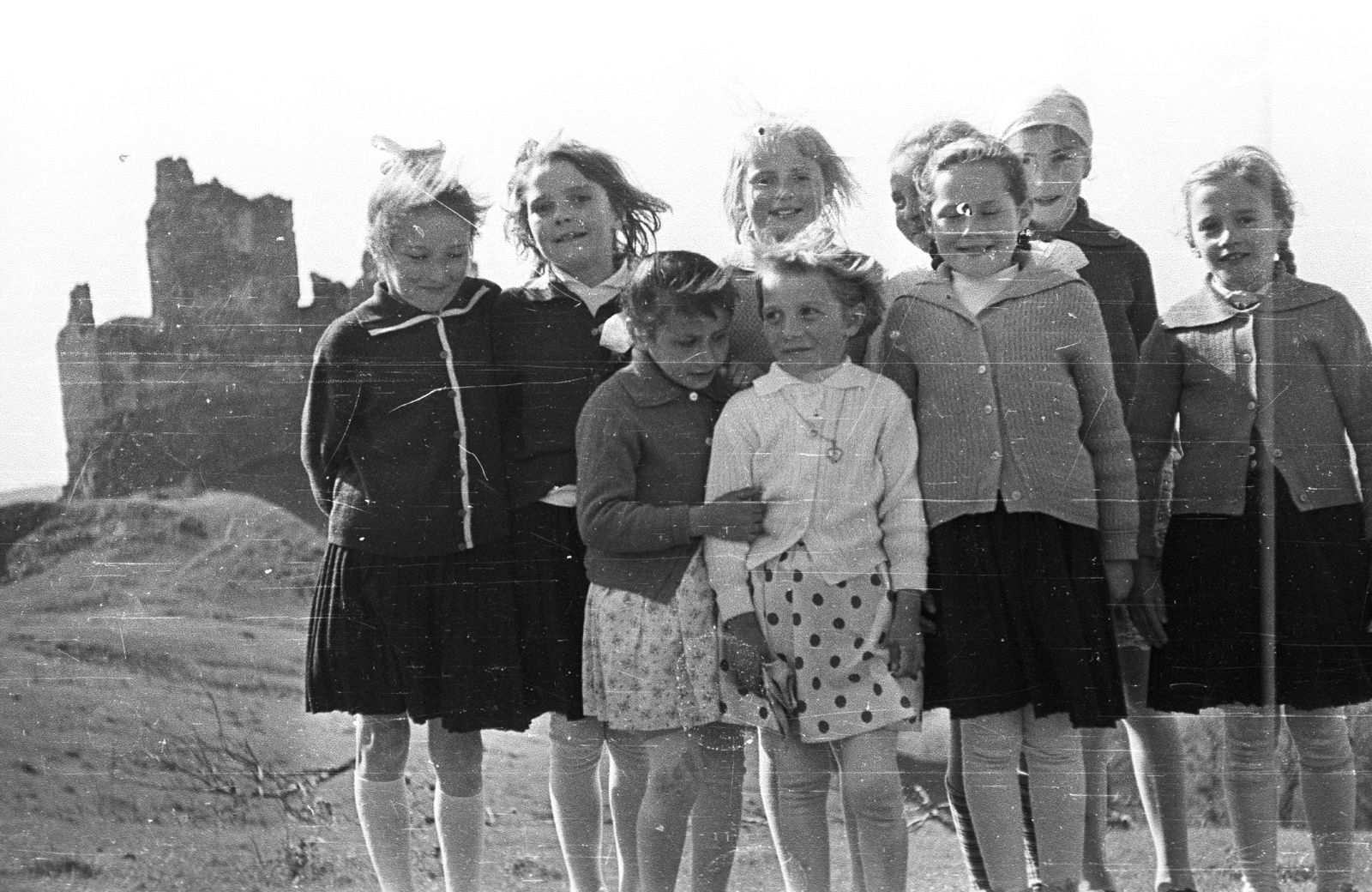Hungary, Hollókő, Hollókői vár., 1965, Tóth Lajos, tableau, kids, castle ruins, Fortepan #59795