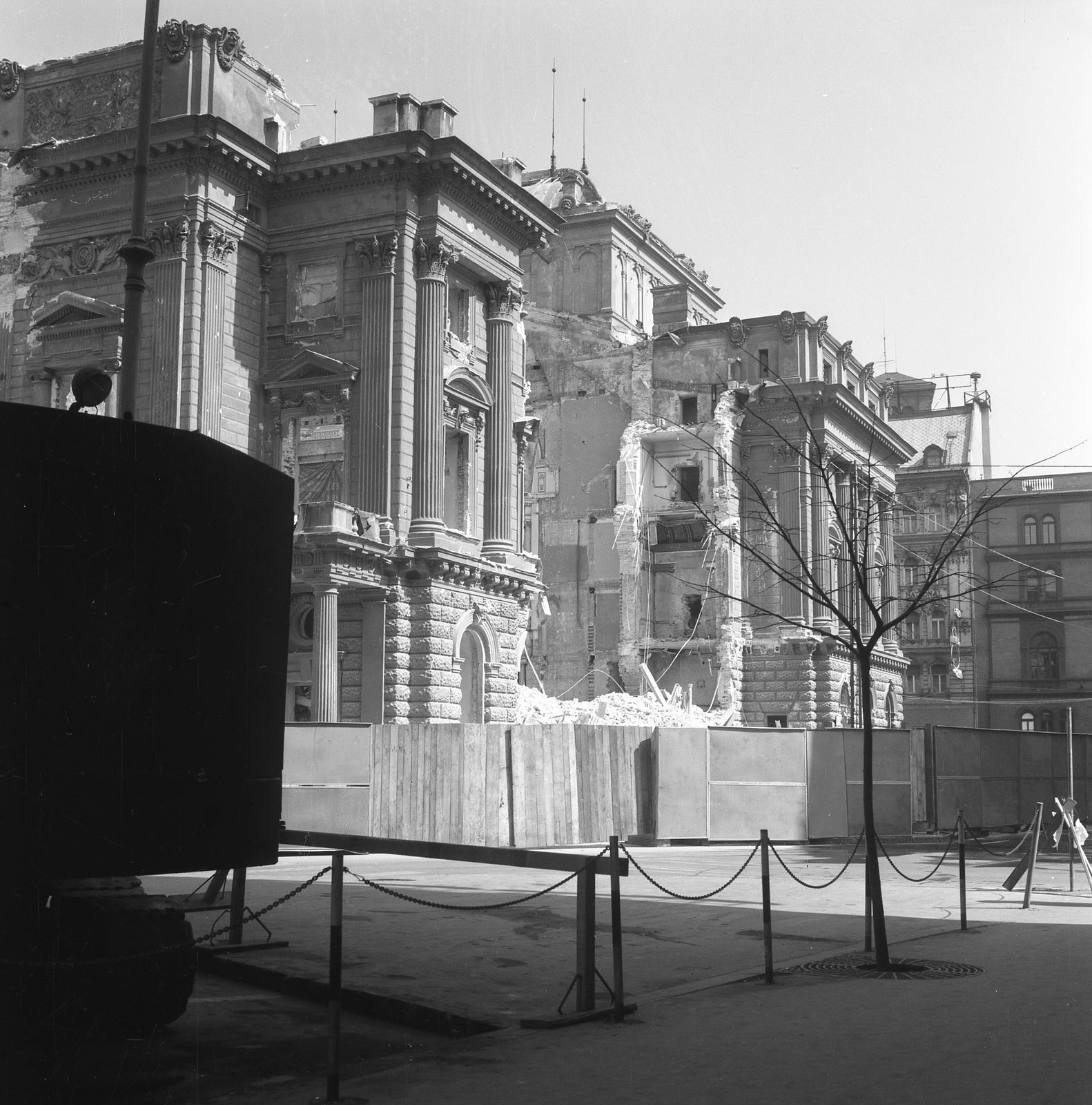 Hungary, Budapest VIII., Blaha Lujza tér, a Nemzeti Színház bontása., 1965, Nagy Gyula, national theater, demolition, Fellner and Helmer-design, eclectic architecture, Budapest, Fortepan #59849