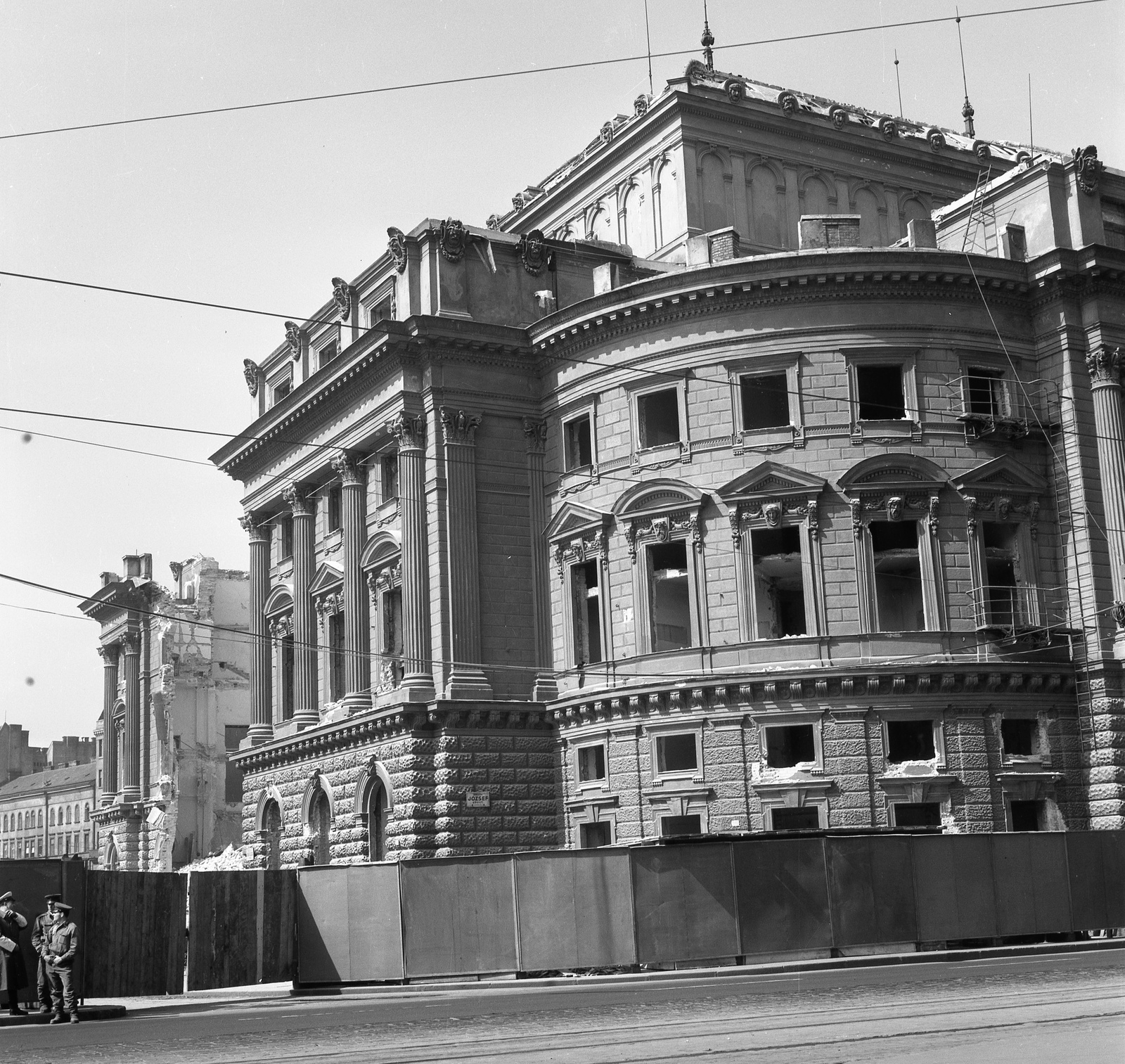 Magyarország, Budapest VIII., Blaha Lujza tér, a Nemzeti Színház bontása a József körút felől nézve., 1965, Nagy Gyula, színházművészet, nemzeti színház, épületbontás, Fellner és Helmer-terv, eklektikus építészet, Budapest, Fortepan #59854