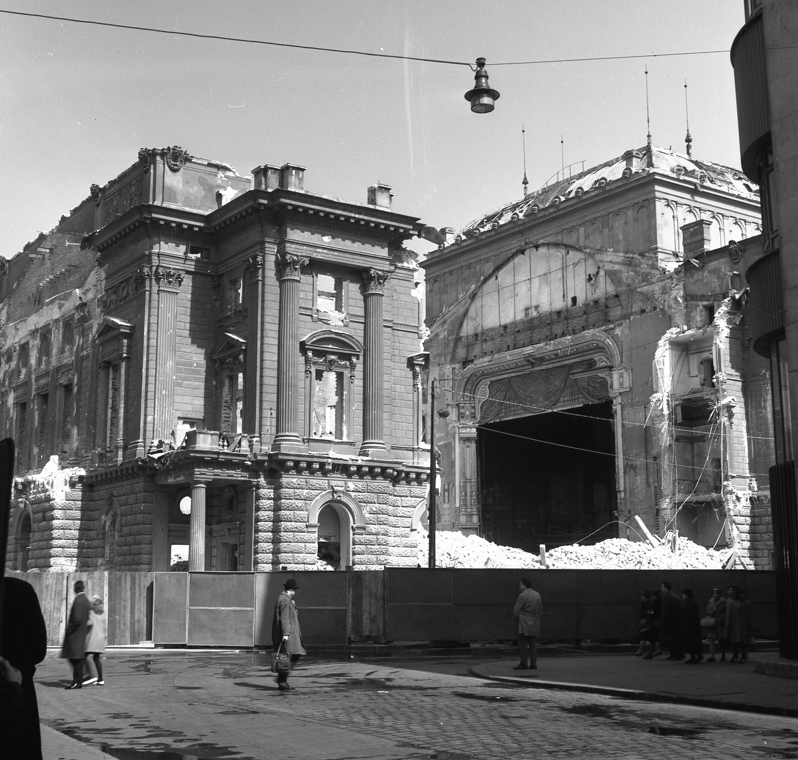 Hungary, Budapest VIII., Blaha Lujza tér, a Nemzeti Színház bontása., 1965, Nagy Gyula, art of theater, national theater, demolition, Fellner and Helmer-design, eclectic architecture, Budapest, Fortepan #59856