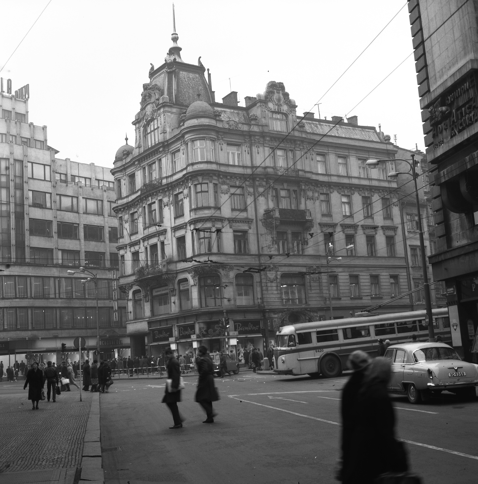 Czech Republik, Prague, Jungmannovo námestí a Jungmannova ulice felől nézve., 1965, Nagy Gyula, Czechoslovakia, bus, Czechoslovak brand, GAZ-brand, street view, Skoda-brand, Secession, trolley bus, automobile, department store, Functionalism, Art Nouveau architecture, Milan Babuška-design, Fortepan #59861