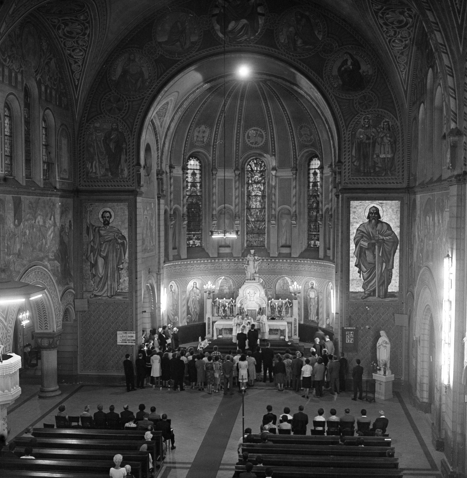 Hungary, Budapest XIX., Wekerletelep, Munkás Szent József-templom., 1966, Nagy Gyula, wedding ceremony, church interior, Budapest, Fortepan #59865